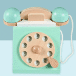 טלפון חוגה מעץ לילדים W01E004 מאת בית העץ