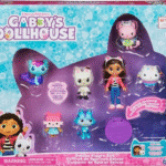 אריזת Gabby’s Dollhouse עם 7 דמויות דלוקס ואביזר סגול | yrz