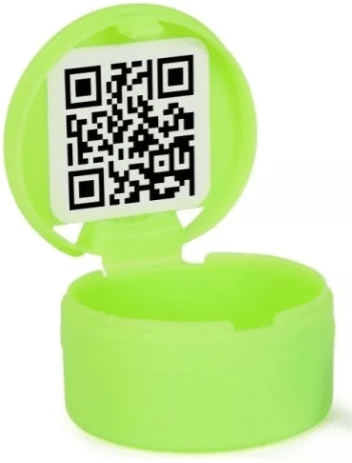 קופסת פלסטיק ירוקה פתוחה עם קוד QR על המכסה | yrz